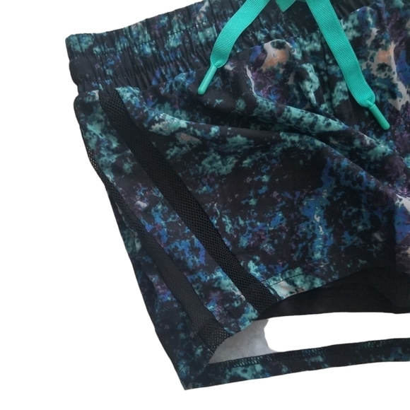 Fabletics Pamela Running/Jogging/Gym Shorts w/ Pocket Tidepool Print/Island. - Picture 6 of 10